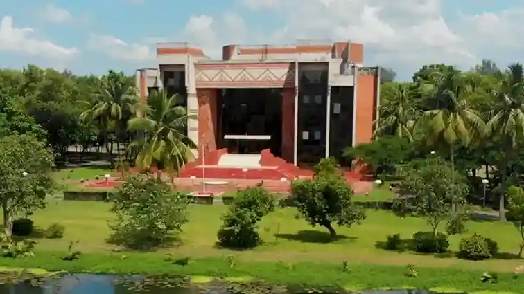 Indian Institute of Management Calcutta (IIM Calcutta)Indian Institute of Management Calcutta (IIM Calcutta)