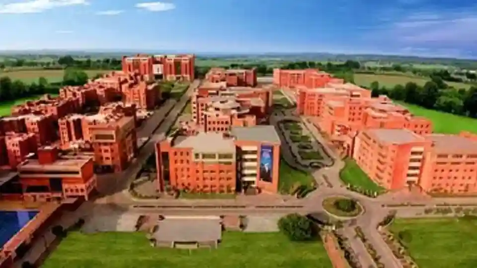 9. Amity University Noida